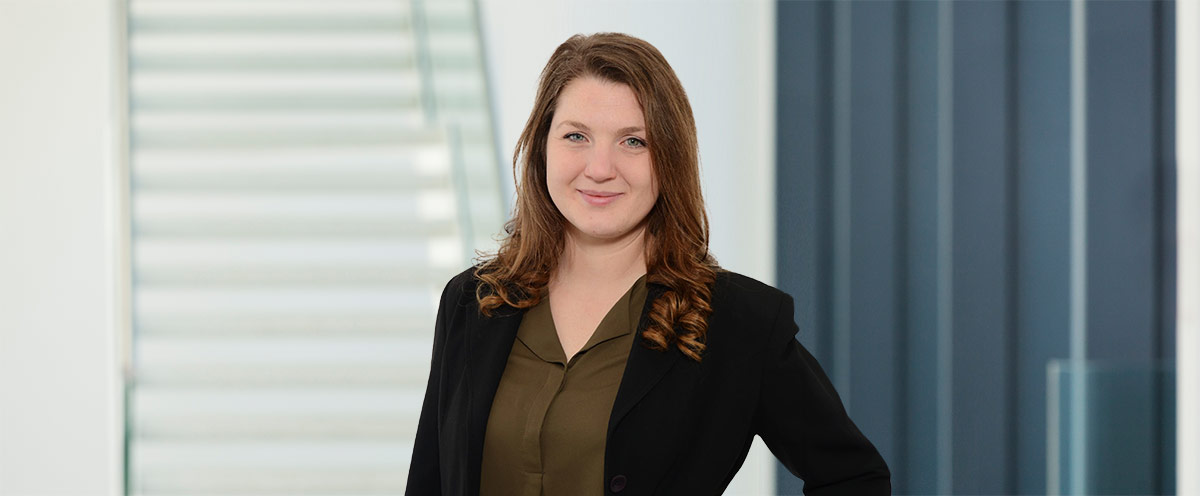 Julia Vinograski, Beraterin 